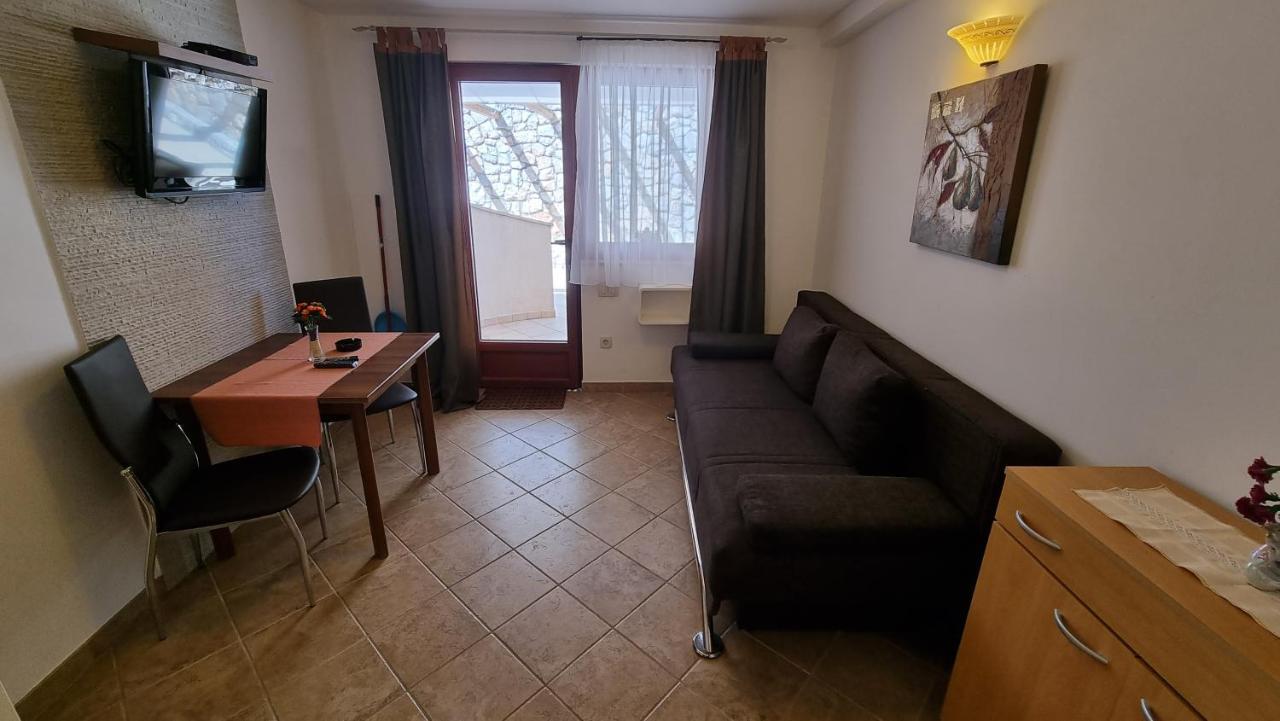 Apartmani Sidro Malinska Exterior photo
