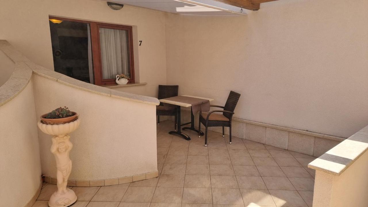 Apartmani Sidro Malinska Exterior photo