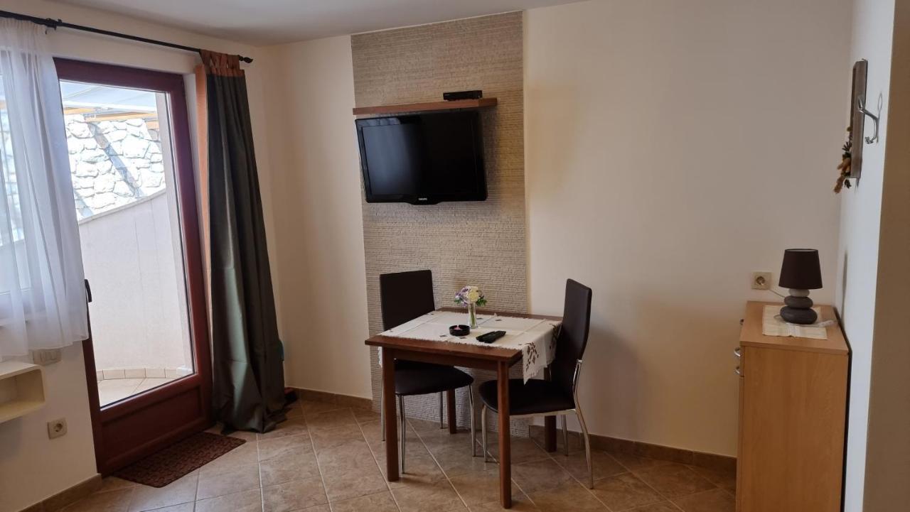 Apartmani Sidro Malinska Exterior photo